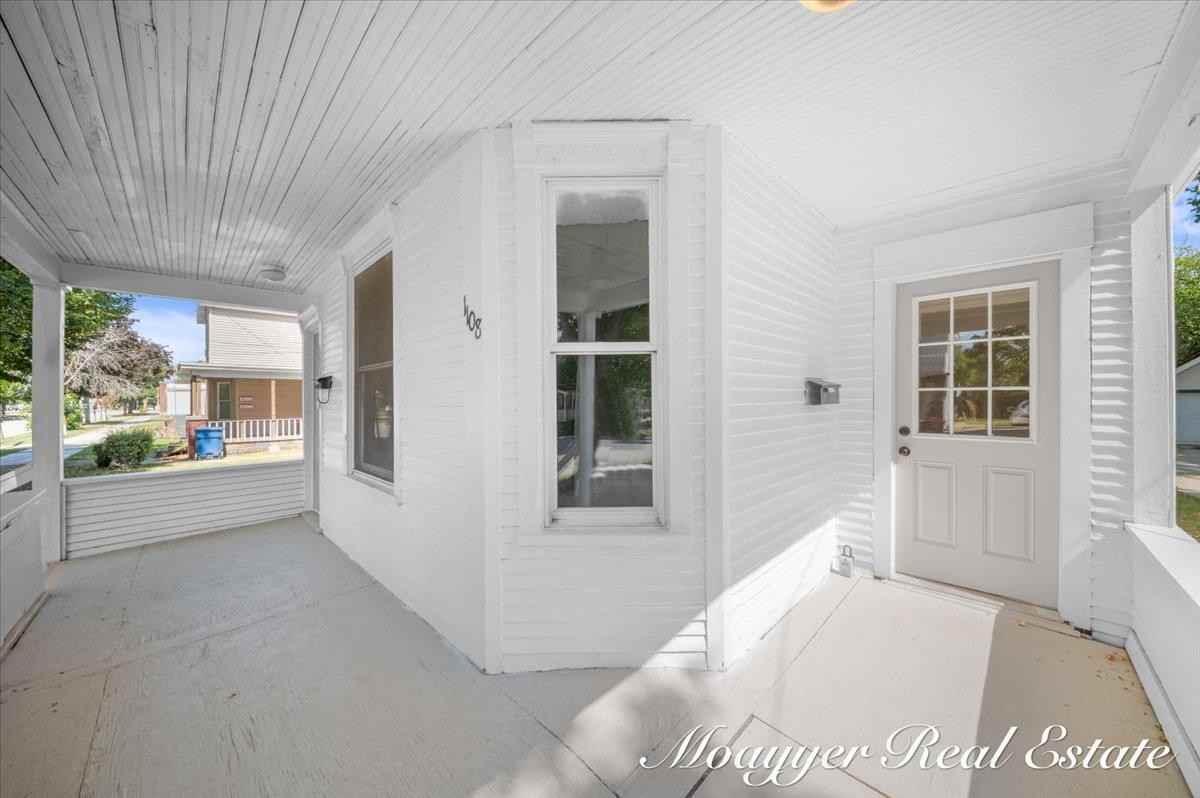 1108 Muskegon Ave Nw - Photo 7 of 20