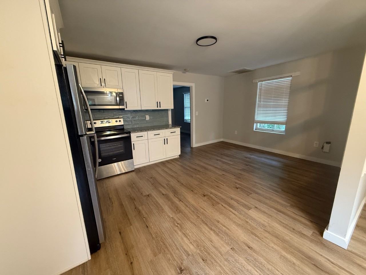 113-115 Crowell Dr - Photo 2 of 6