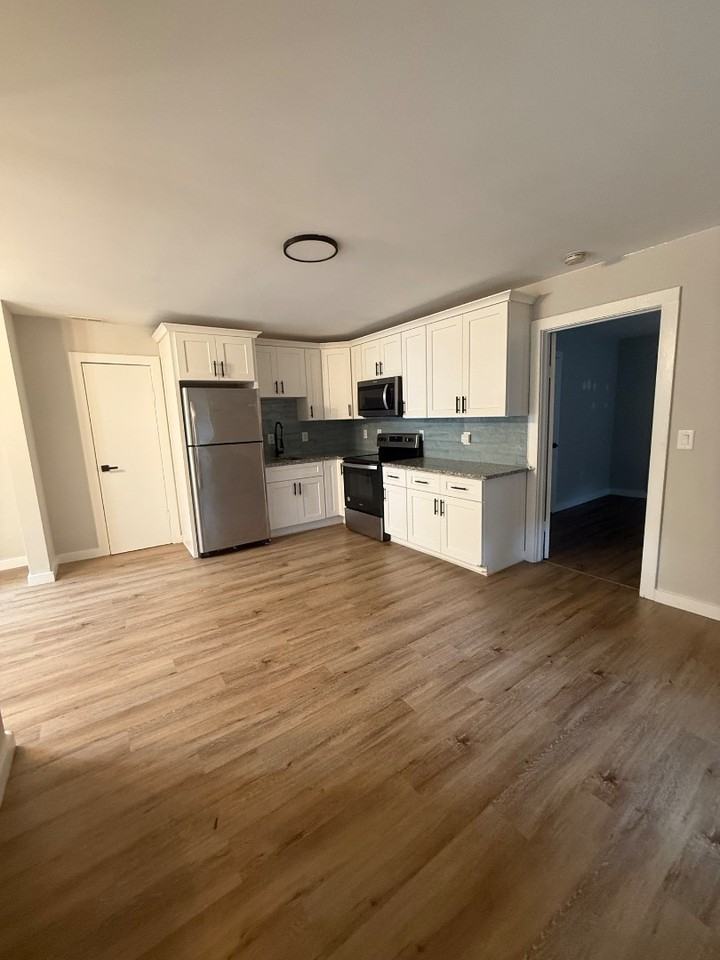 113-115 Crowell Dr - Photo 4 of 6