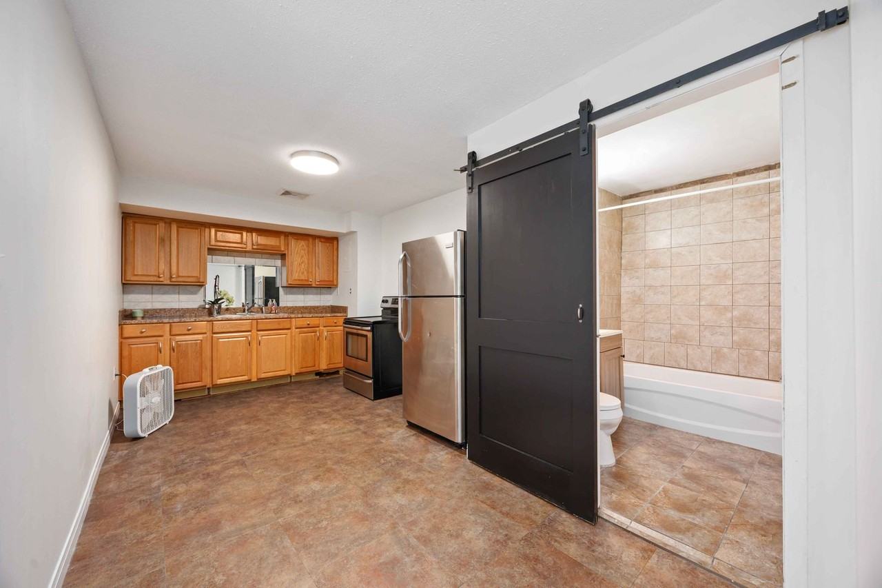 285 Elgin Street - Photo 5 of 13