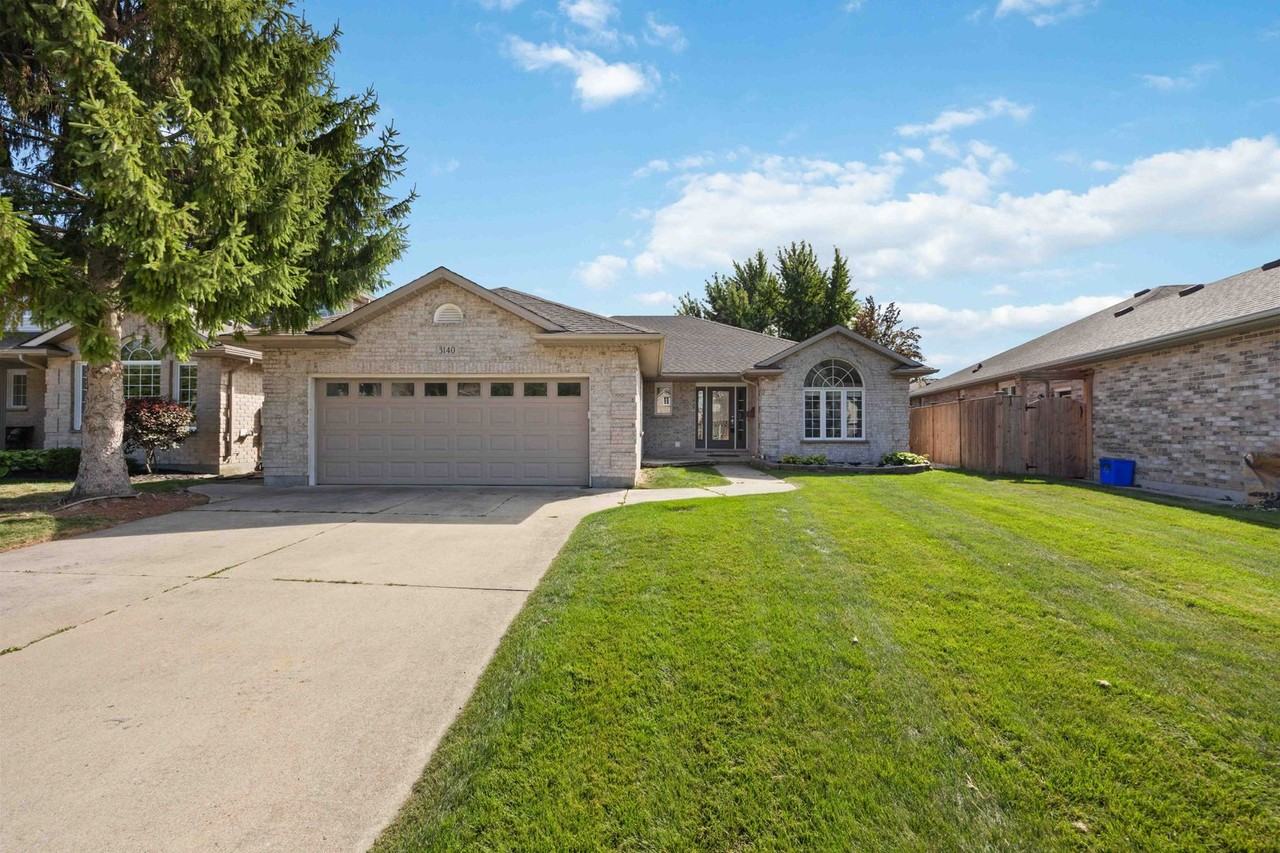 3140 Brookside Cres - Photo 2 of 50