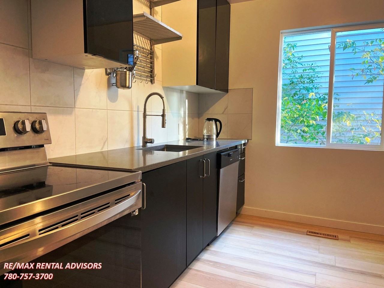 6807 112a St Nw - Photo 3 of 29