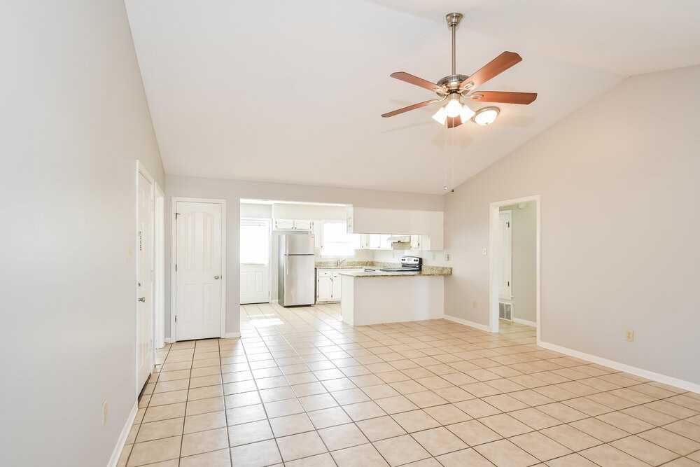 7110 Redfern Dr - Photo 5 of 17