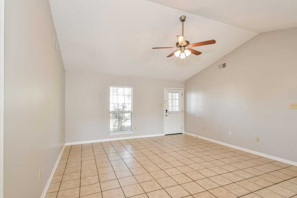 7110 Redfern Dr - Photo 6 of 17