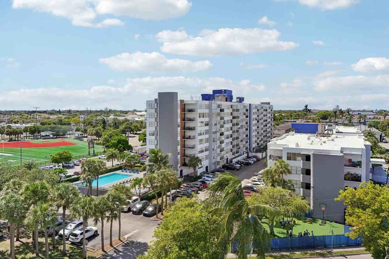 Grand Island Square - Photo 3 of 50