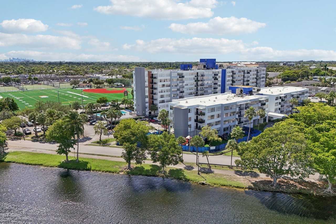 Grand Island Square - Photo 5 of 50