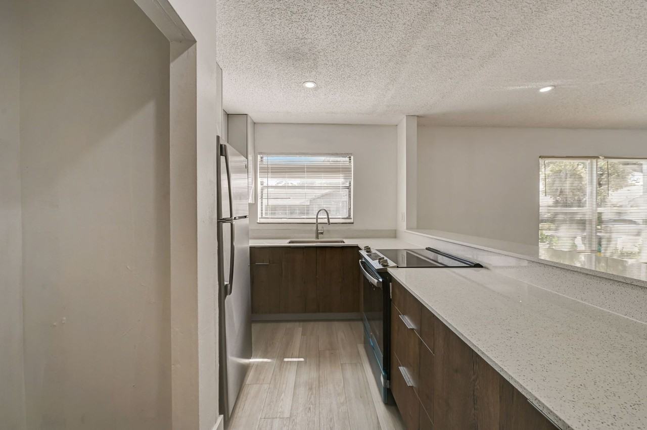 Fall Ridge Apartments - Photo 2 of 3