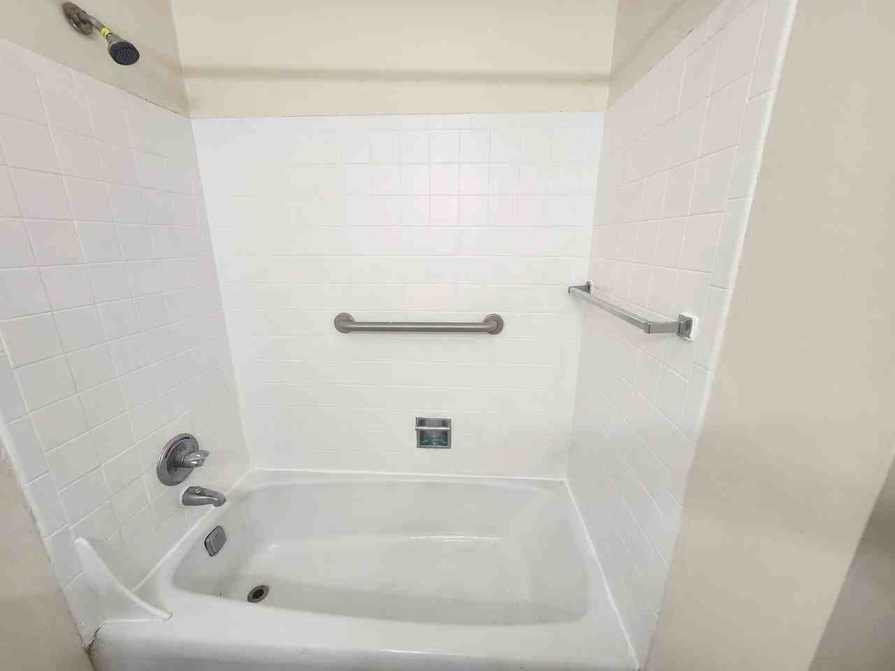Mulford Park Apartments - Photo 4 of 24