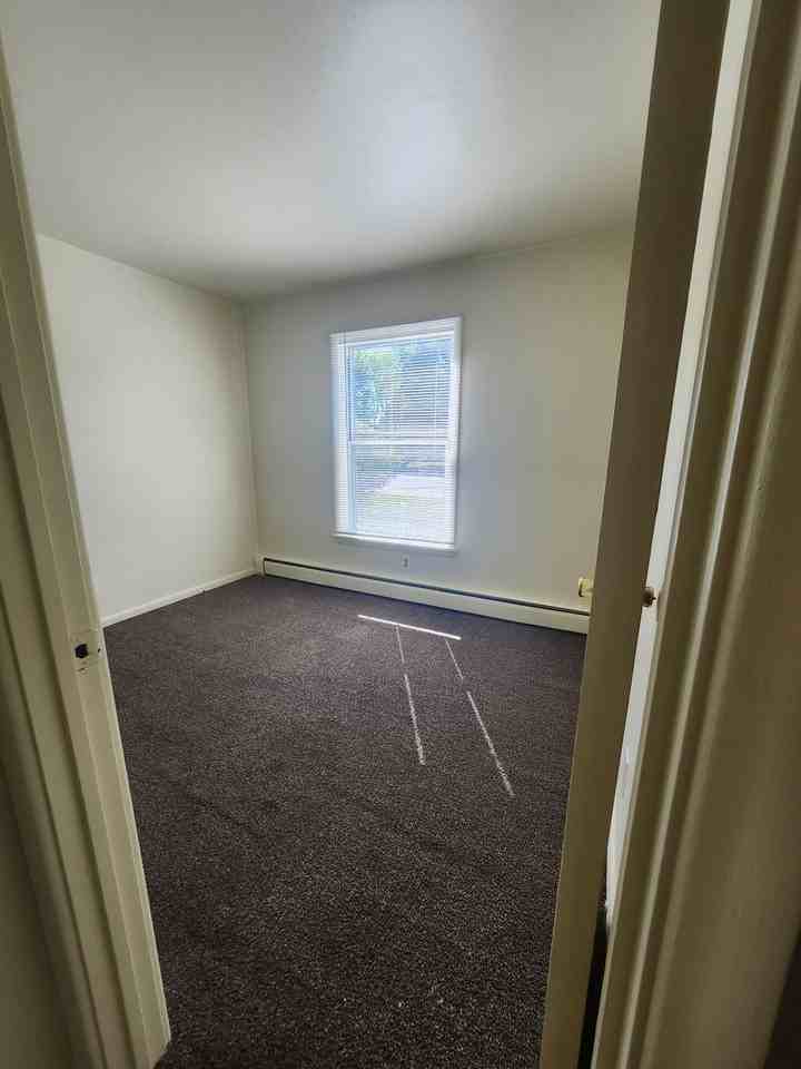 Mulford Park Apartments - Photo 5 of 24