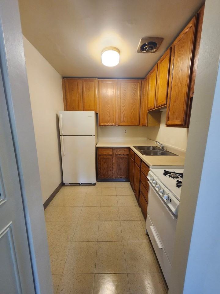 Mulford Park Apartments - Photo 7 of 24