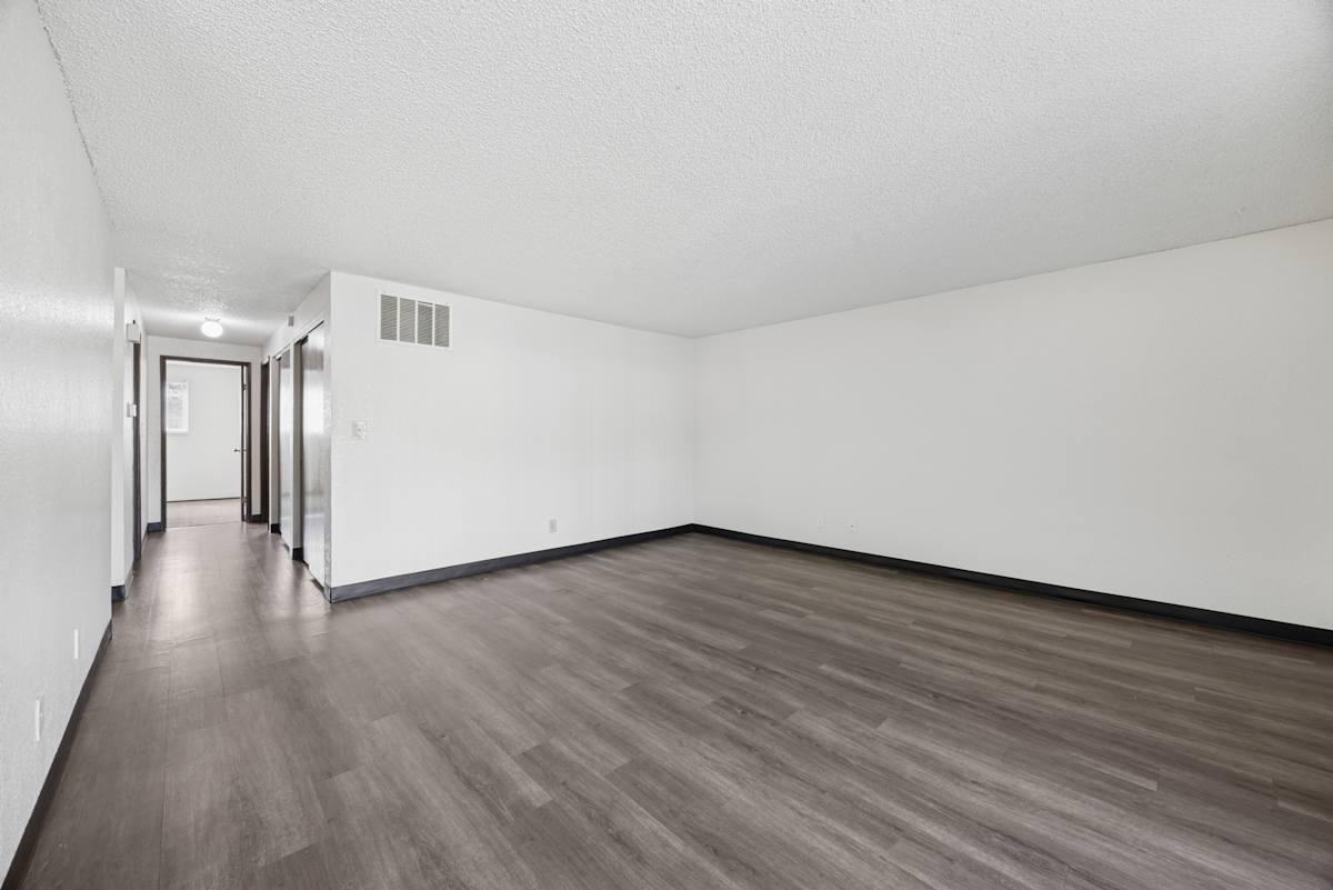 425 S Olympia St - Photo 2 of 31