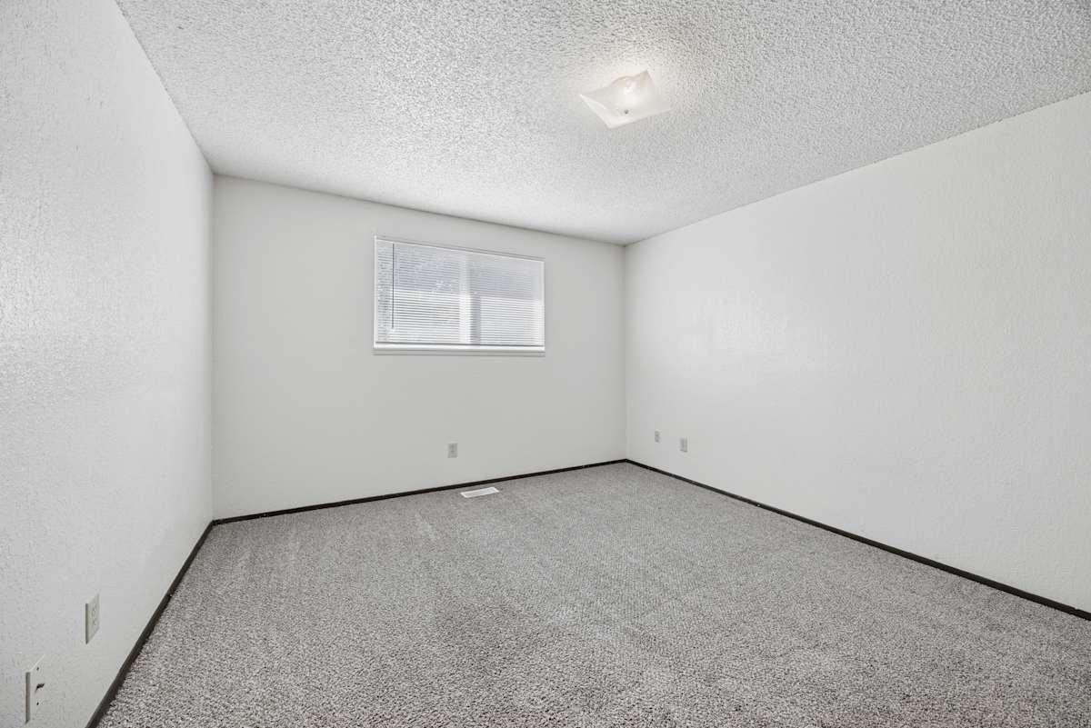 425 S Olympia St - Photo 2 of 31