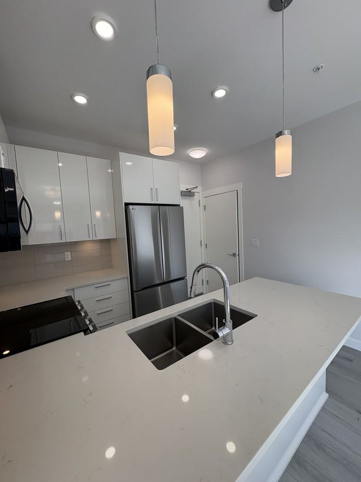 33886 Pine Street #610