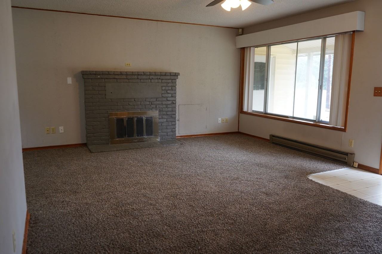 1110 Ne 259th St - Photo 3 of 11