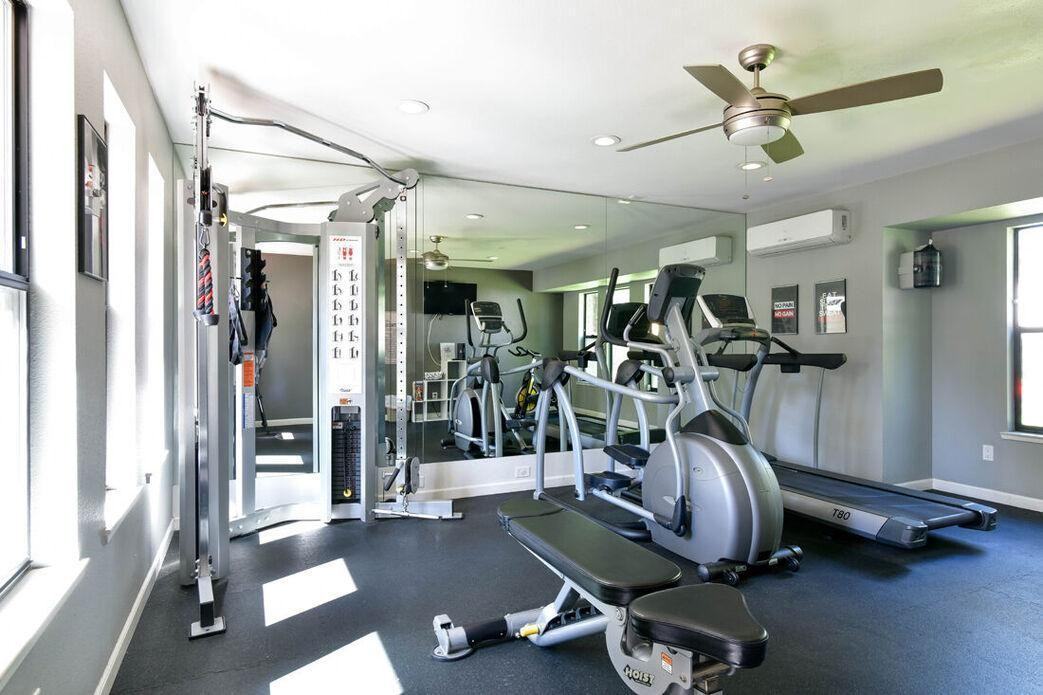 156 North Murrieta Boulevard - Photo 2 of 29