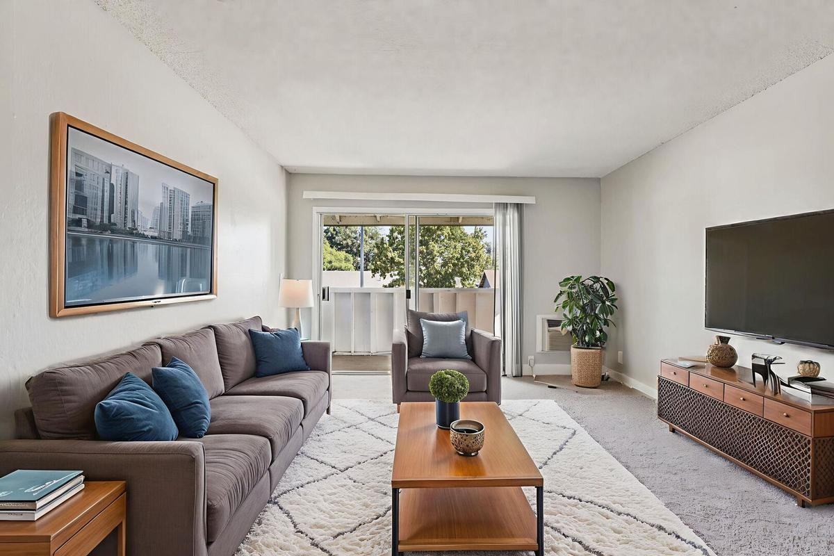 5643 Charlotte Way - Photo 7 of 29