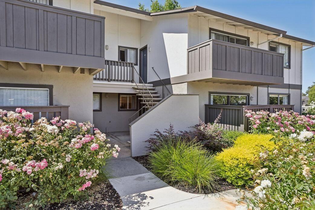 5643 Charlotte Way - Photo 6 of 29