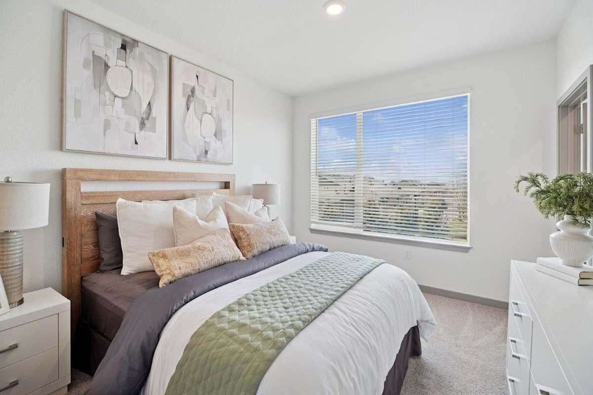 18905 E 59th Ave - Photo 5 of 24