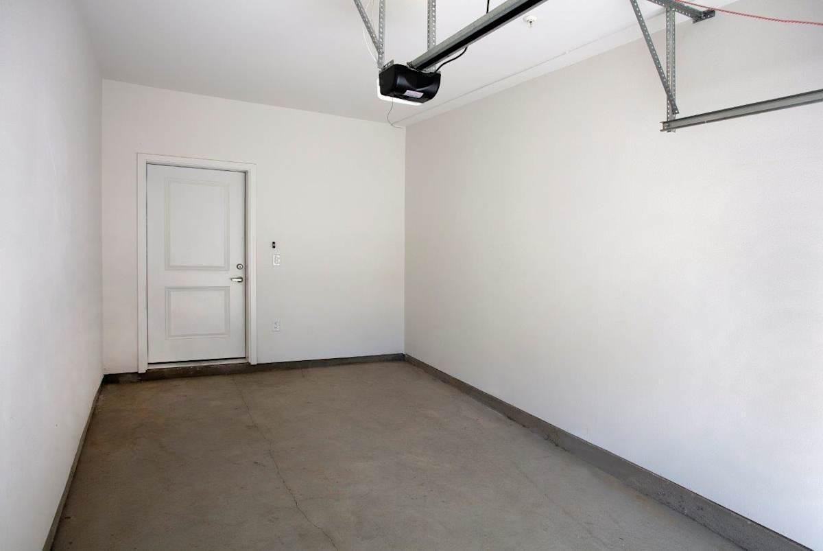 22025 E 7th Ave - Photo 7 of 35