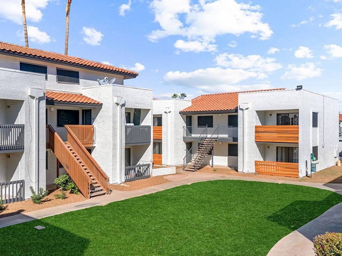 225 N Gilbert Rd - Photo 4 of 23