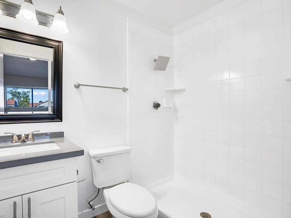 225 N Gilbert Rd - Photo 6 of 23