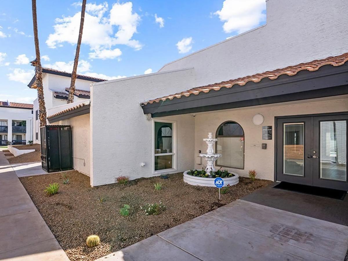 225 N Gilbert Rd - Photo 5 of 23