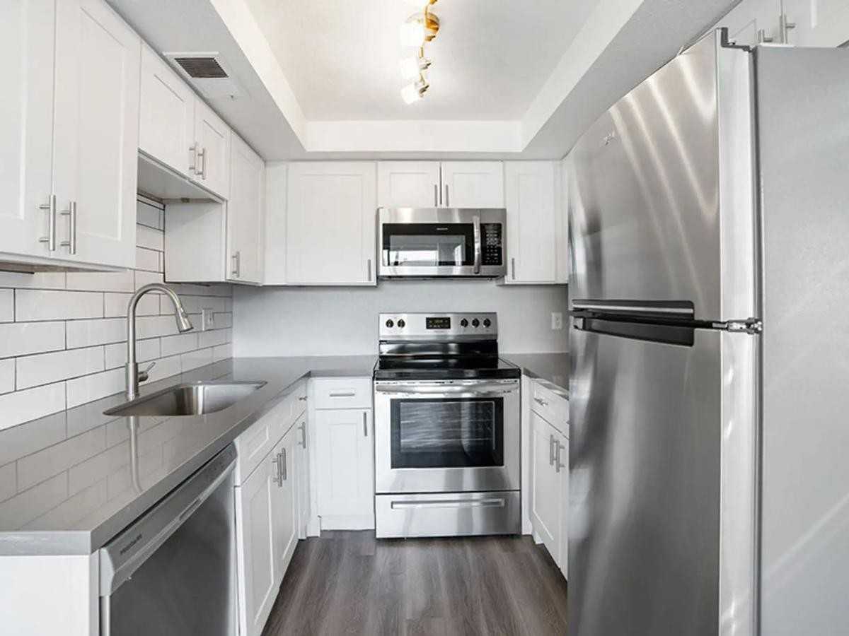 225 N Gilbert Rd - Photo 4 of 23