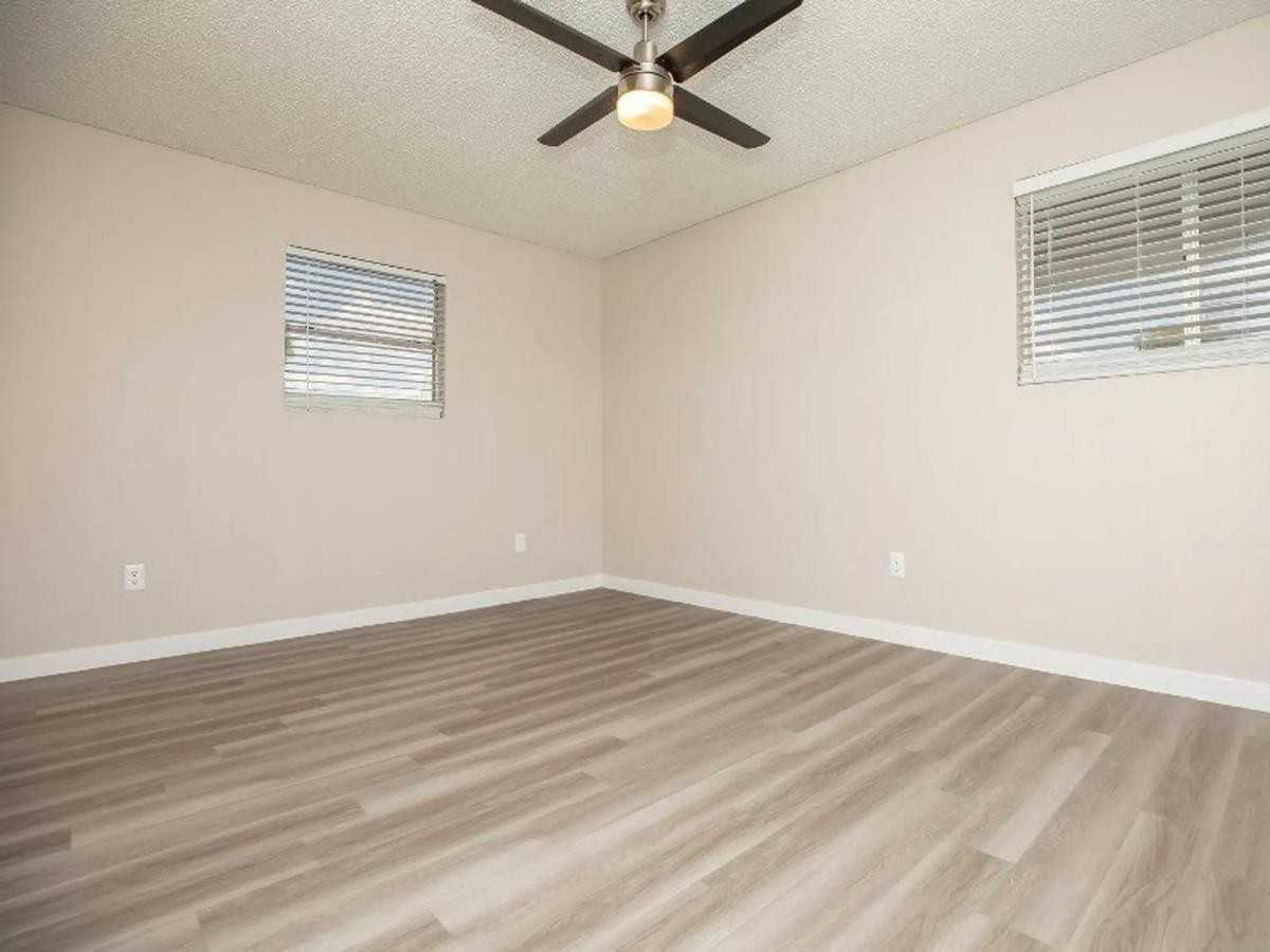 4141 W Glendale Ave - Photo 3 of 19