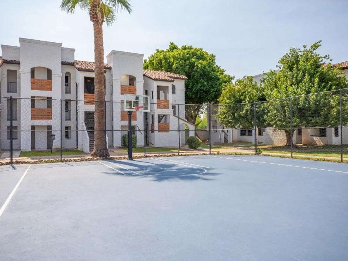 4141 W Glendale Ave - Photo 4 of 19