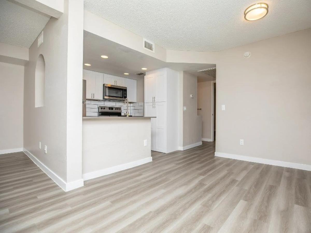 4141 W Glendale Ave - Photo 3 of 19