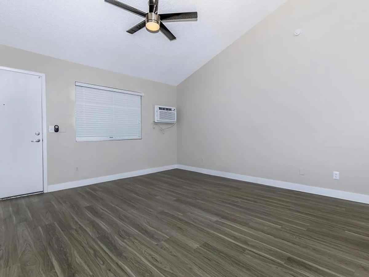 868 S Arizona Ave - Photo 6 of 44