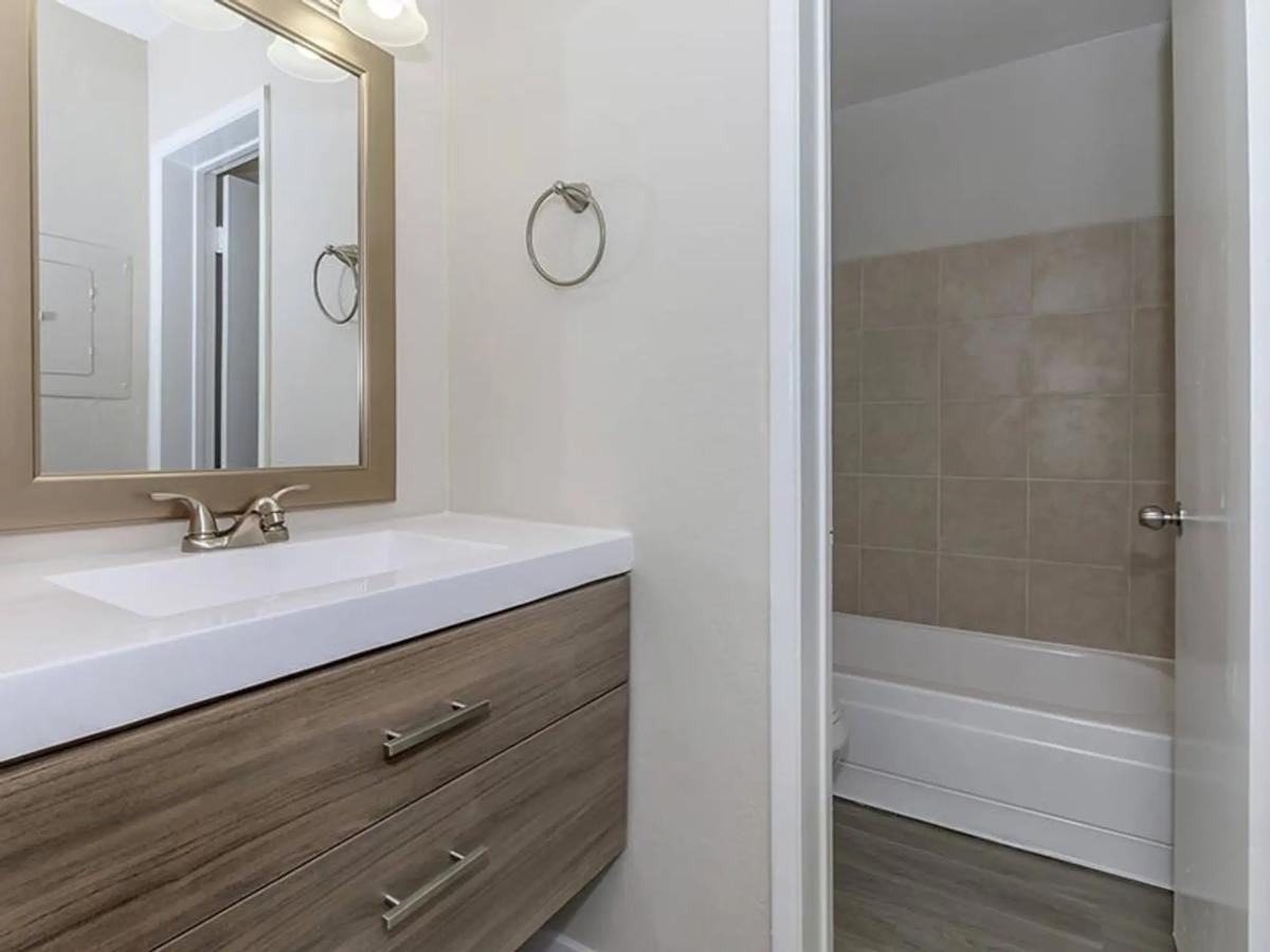 868 S Arizona Ave - Photo 4 of 44