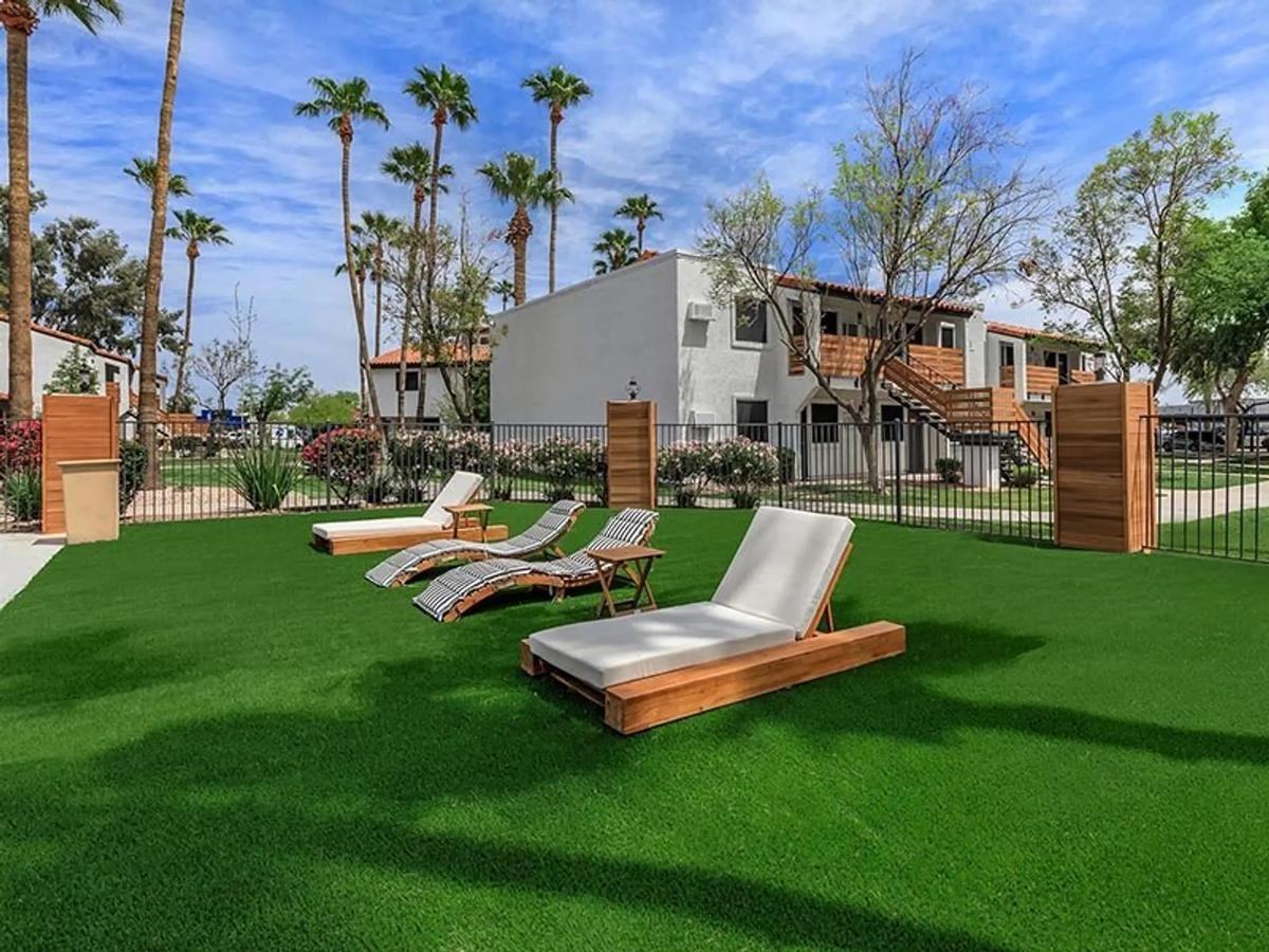 868 S Arizona Ave - Photo 4 of 44