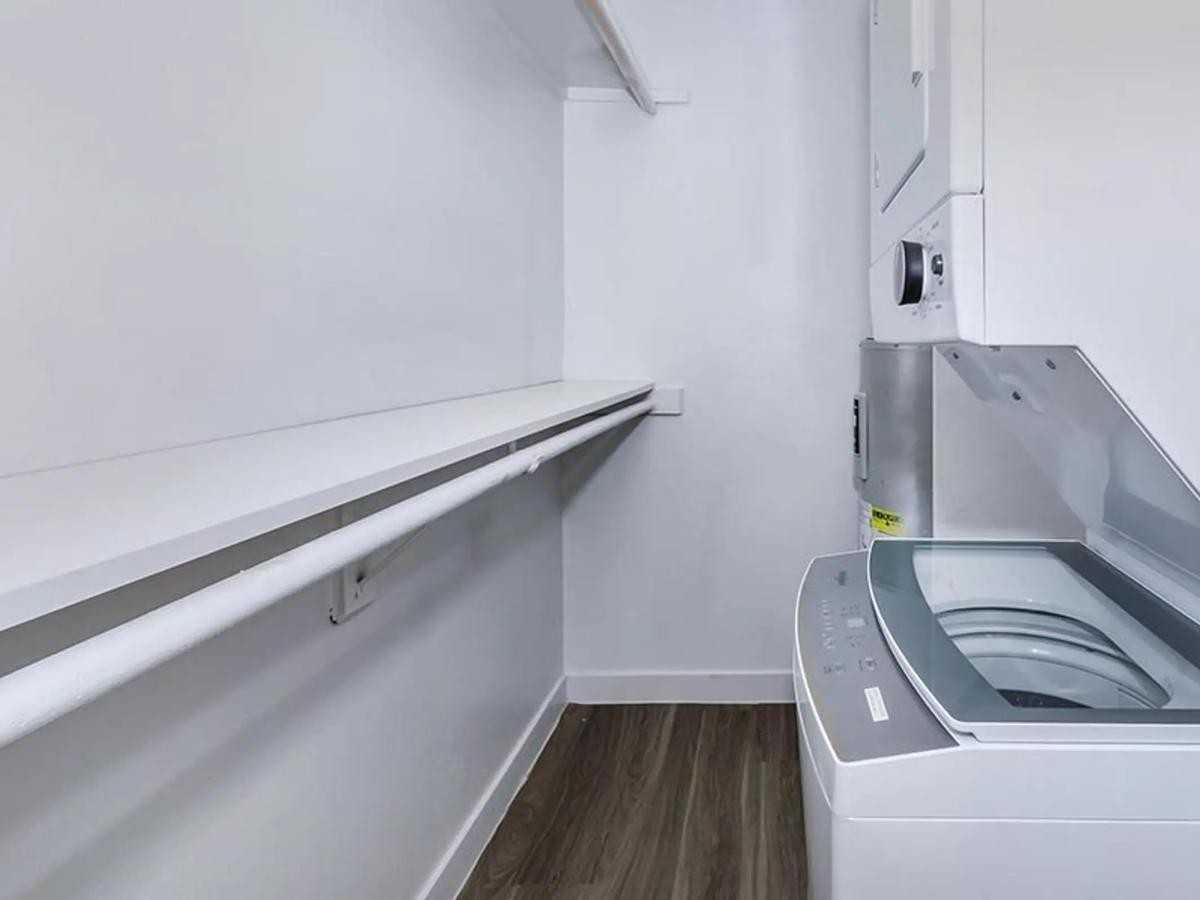 868 S Arizona Ave - Photo 7 of 44