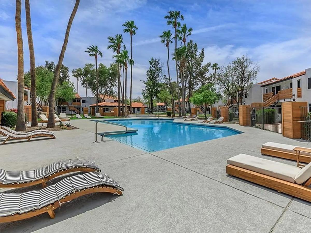 868 S Arizona Ave - Photo 7 of 44