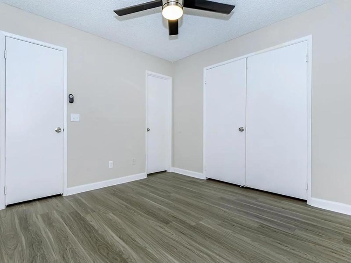 868 South Arizona Avenue - Photo 2 of 44