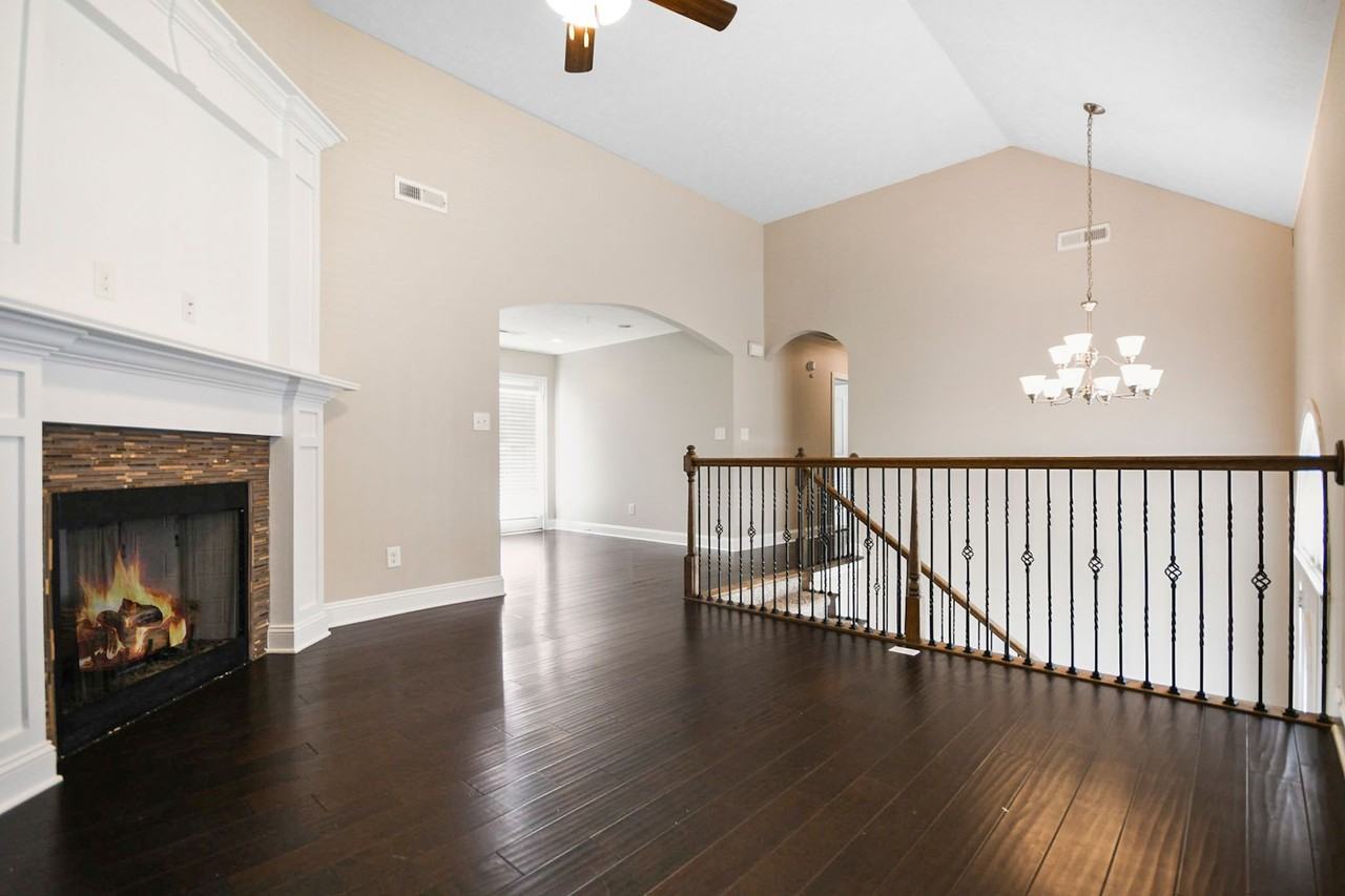 1842 Macarther Way - Photo 5 of 20