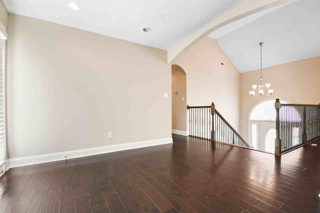 1842 Macarther Way - Photo 6 of 20