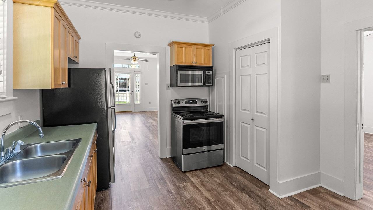 167 6th St - Photo 3 of 8