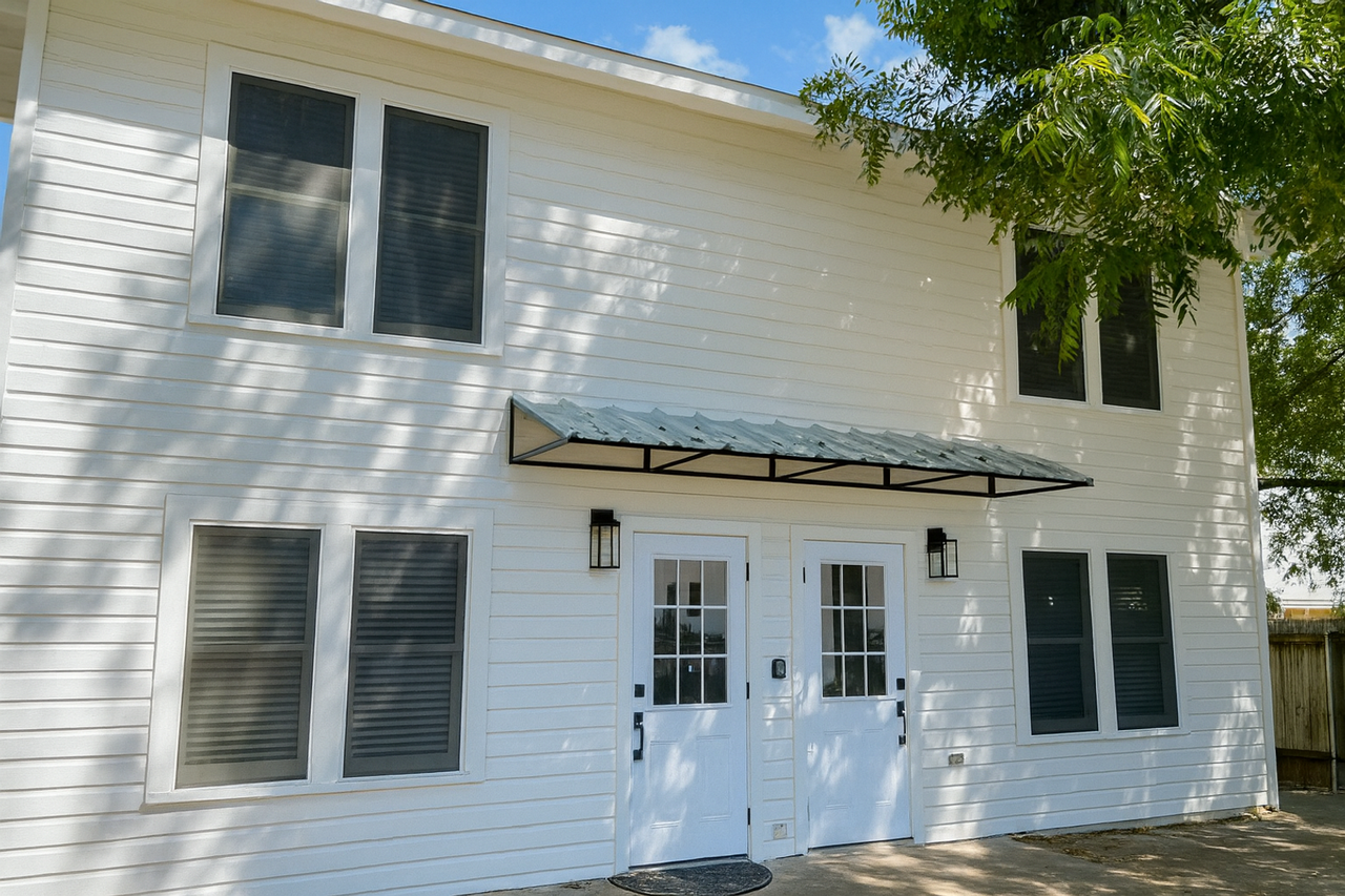 110 E 30th St - Photo 2 of 21