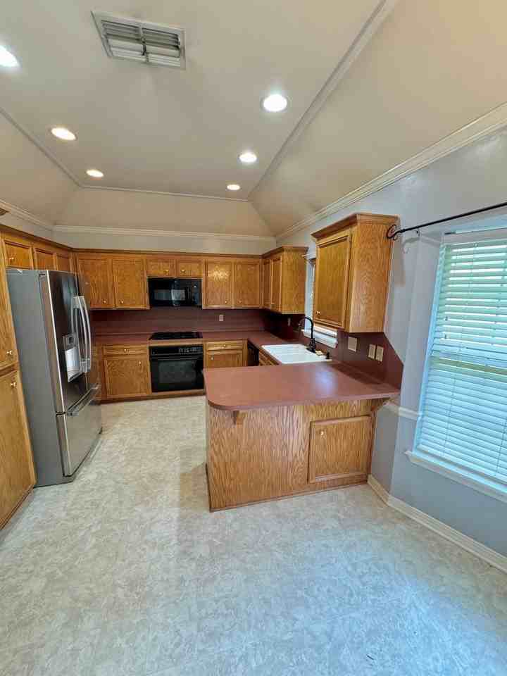 2306 Stockwell Rd - Photo 3 of 9