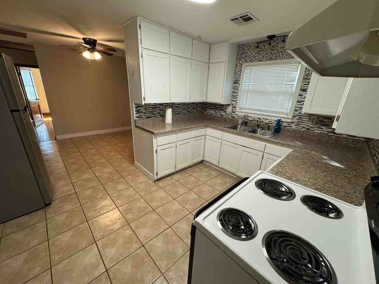 1305 S 3rd St - Photo 5 of 16