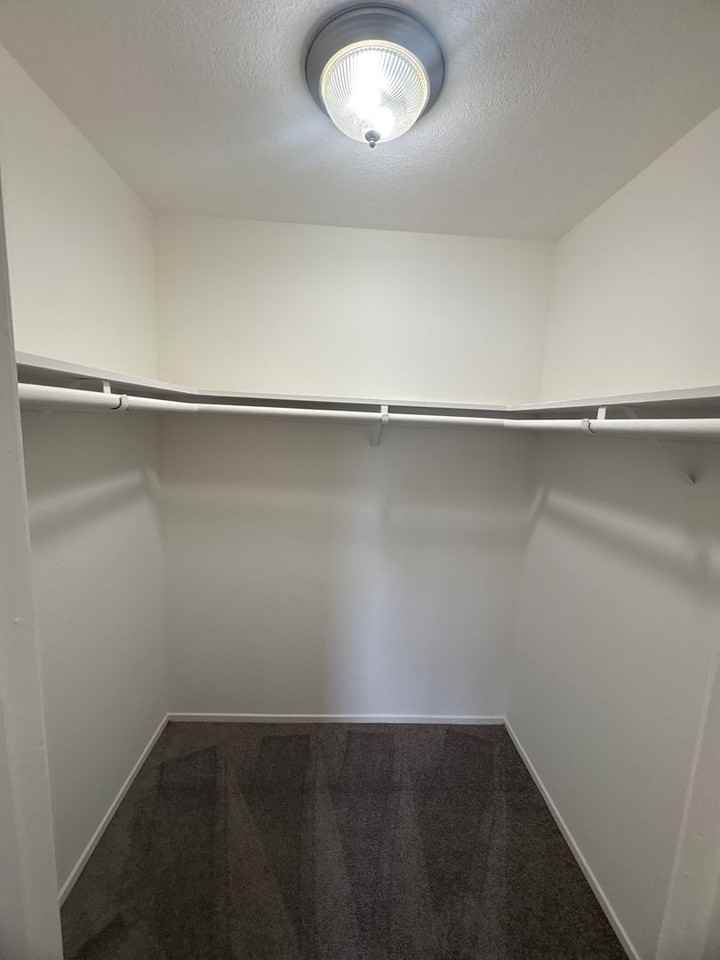 422 -  CENTRAL PARK APARTMENTS - Photo 2 of 9