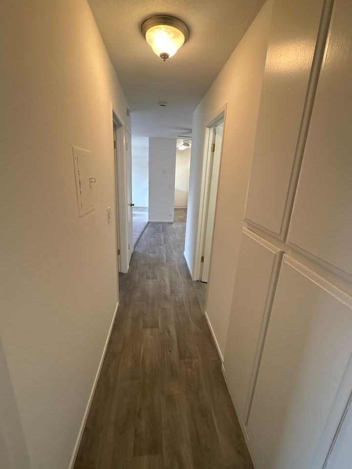 422 -  CENTRAL PARK APARTMENTS - Photo 3 of 9