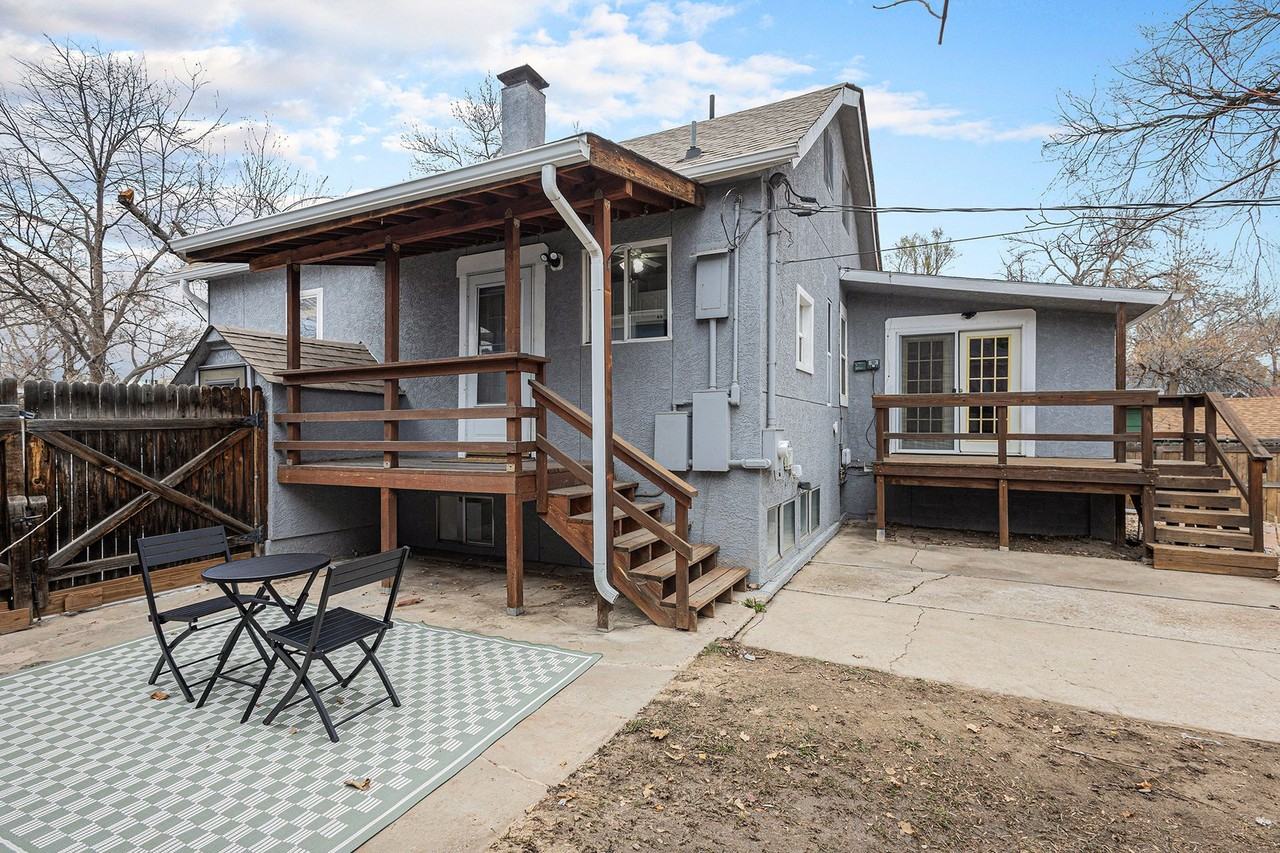 225 North Cedar Street #B - Photo 3 of 24