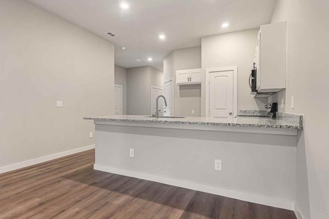 9426 Spirit Ave - Photo 6 of 33