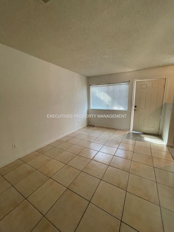 6912 Hall Boulevard - Photo 3 of 8