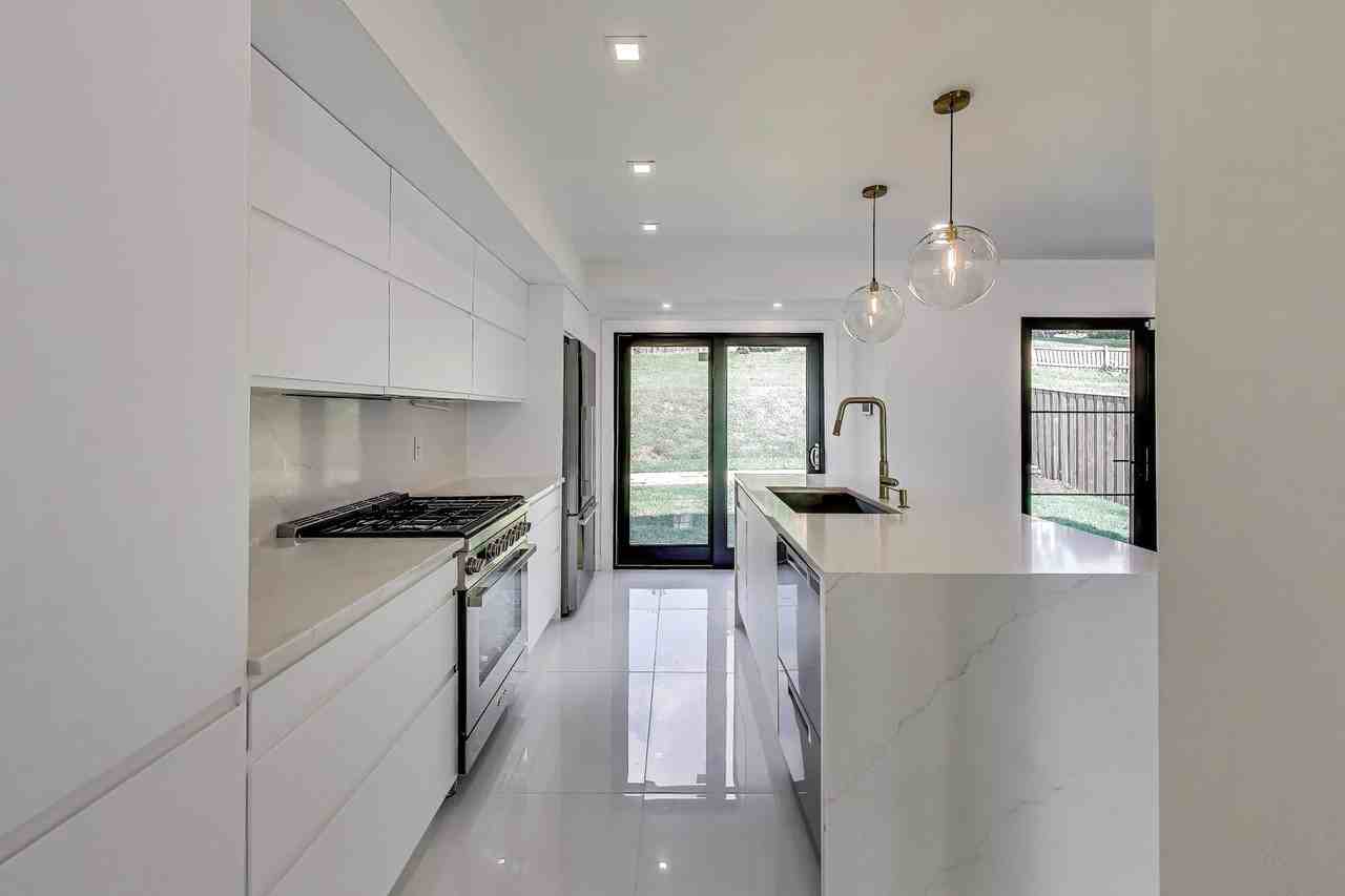 3715 Astoria Rd - Photo 2 of 40