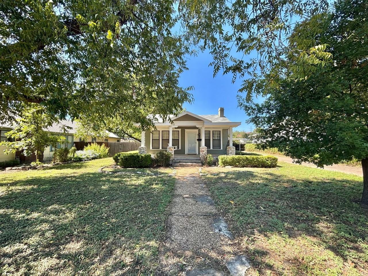 515 S Madison St - Photo 2 of 20