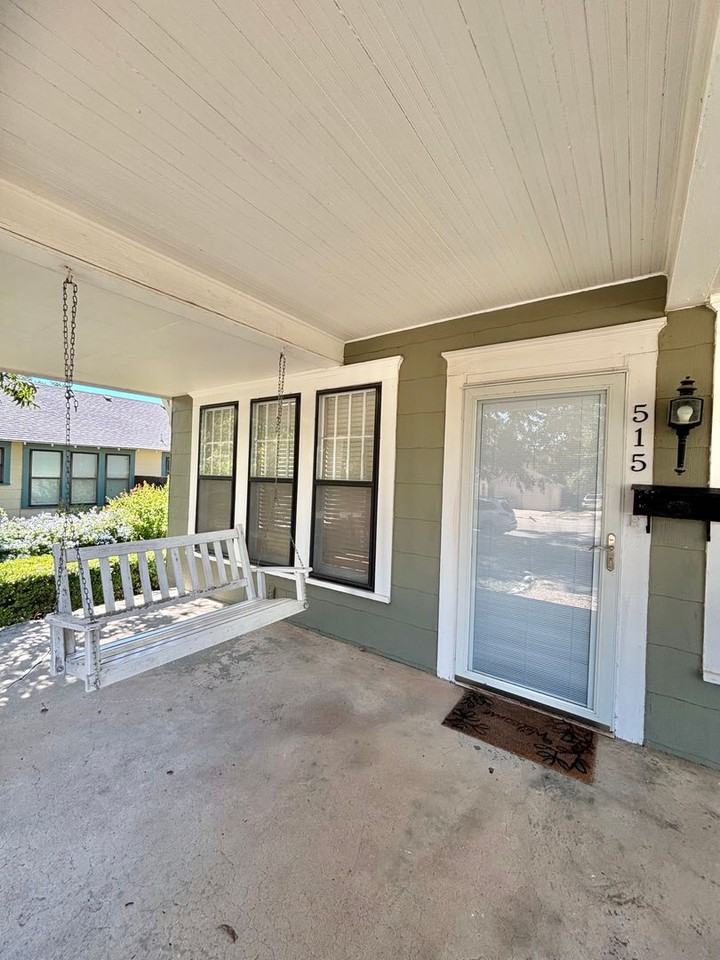 515 S Madison St - Photo 3 of 20